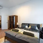 Premium Two-bedroom Next To National Theatre Apartment *
