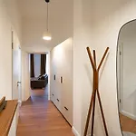 Apartment Premium Two-bedroom Next To National Theatre