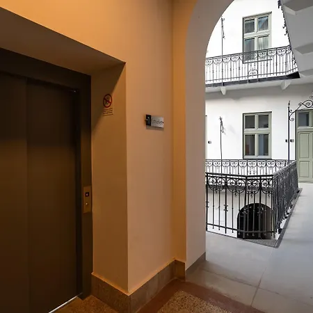 דירה Luxury Two-bedroom With Private Garage