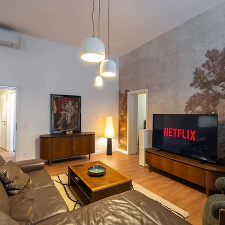 Luxury Two-bedroom With Private Garage