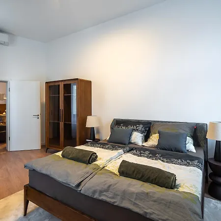 Premium Two-bedroom Next To National Theatre アパート *