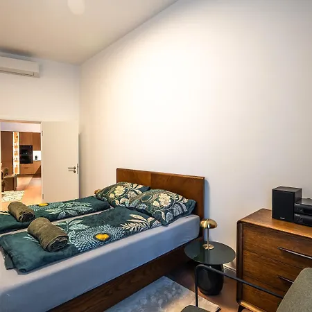 Premium Two-bedroom Next To National Theatre アパート