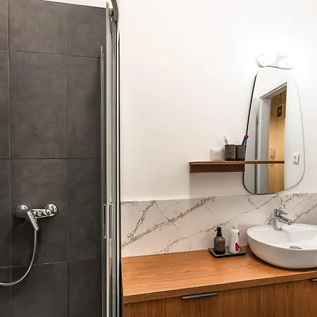 Luxury Two-bedroom With Private Garage *