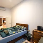 Premium Two-bedroom Next To National Theatre Apartamento